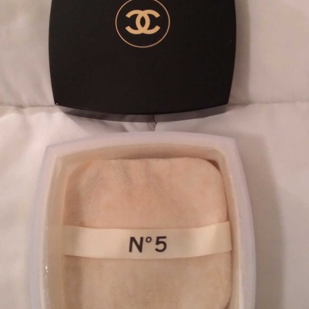 Chanel Powder Box (empty) - Picture 2 of 6